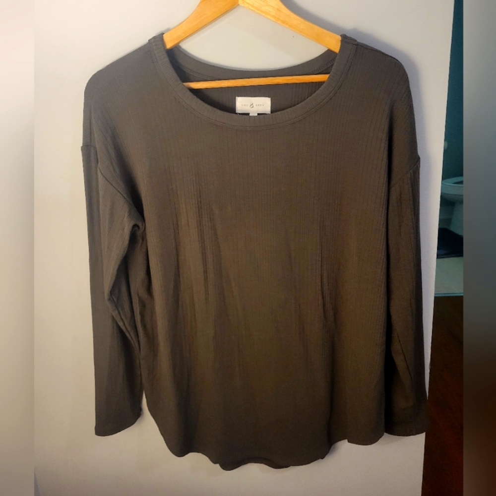 Lou and Grey Ribbed Signature Soft Jersey Shirttail Top, drop shoulders